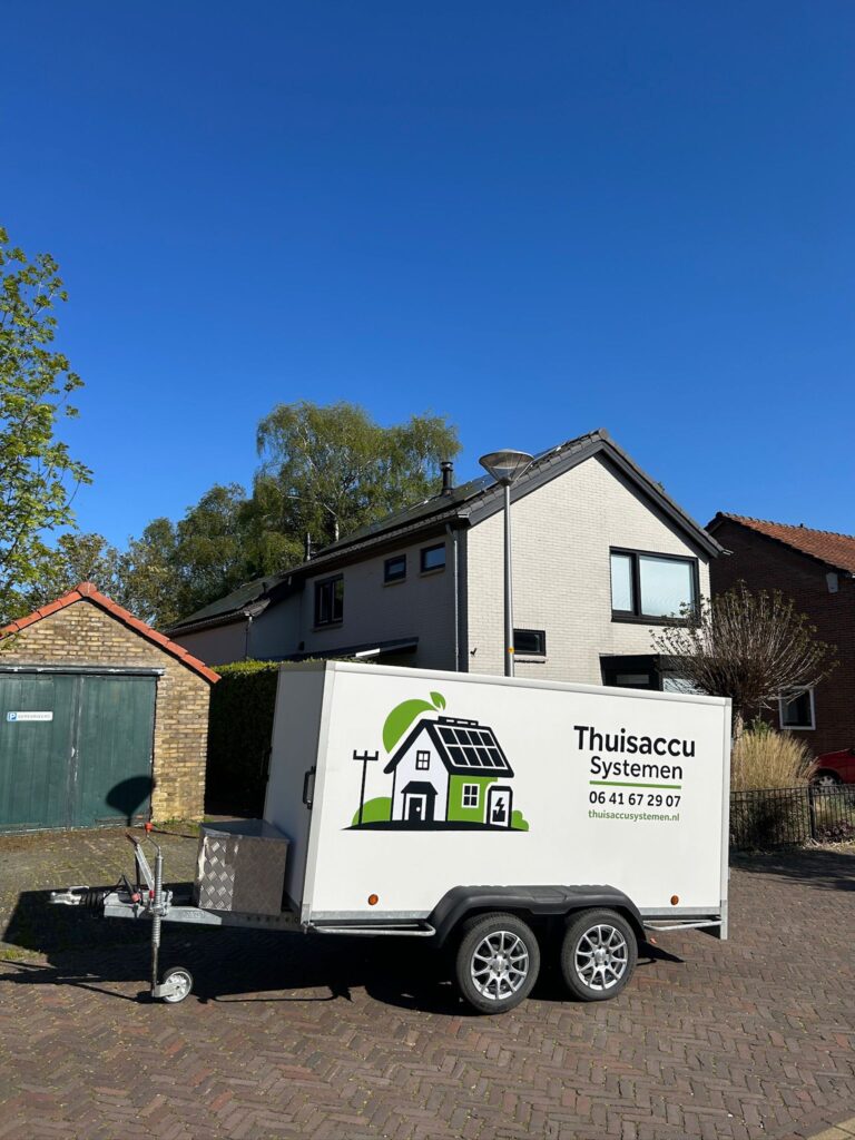 Aanhanger van Thuisaccu Systemen voor de deur tijdens een thuisaccu installatie