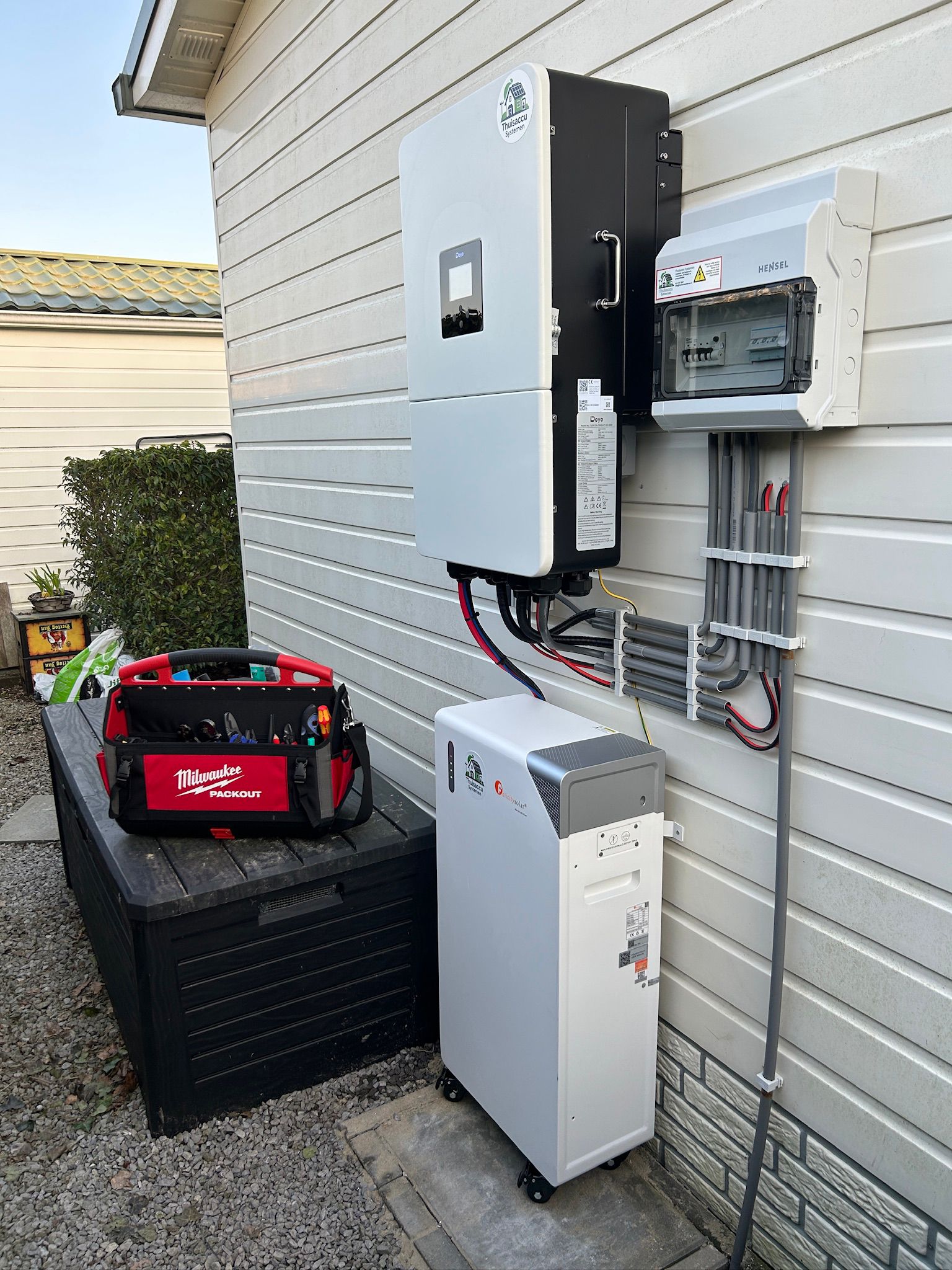 Thuisaccu installatie in Halderberge - Deye omvormer en LiFePO4 accu